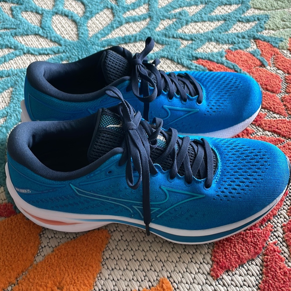Womens Mizuno wave rider 25